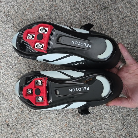 Pelaton Unisex Bike Shoes 41 (Women’s 10/ Men's 8) - Picture 2 of 4